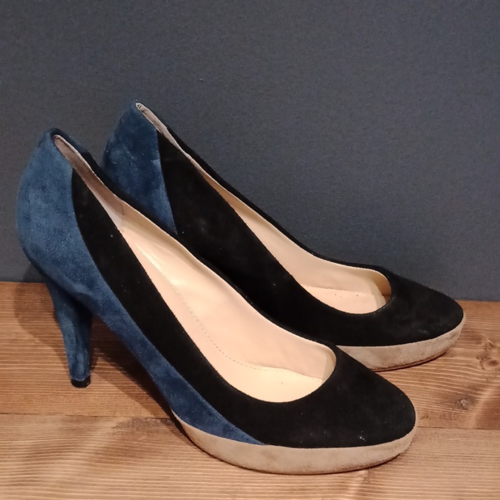 Cafe Noir suede pumps